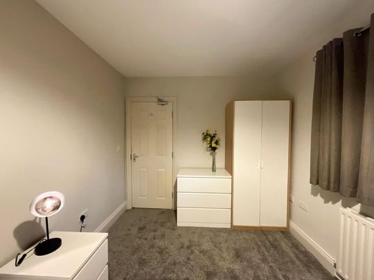 1 bedroom in a house share to rent - Photo 1