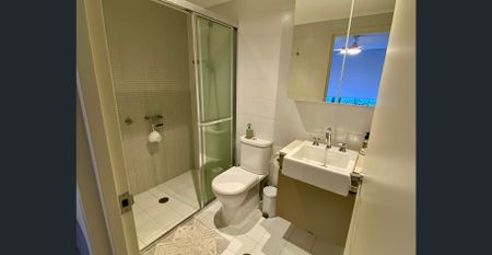 BRIGHT & SPACIOUS CORNER APARTMENT WITH PANORAMIC OUTLOOK. - Photo 3