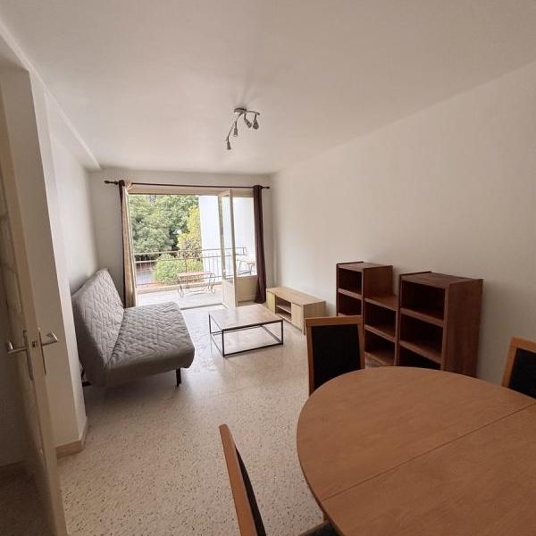 F2 meublé de 50 m² + balcon. Cuisine Equipée Indépendante. Cellier en sous-sol. - Photo 1