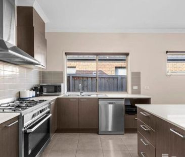 Modern Comfort, Solar & Quick Access to Freeway, Epping Plaza and Northern Hospital - Photo 3