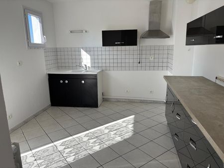 Location Appartement 4 pièces 85m² AUBENAS 07200 - Photo 3
