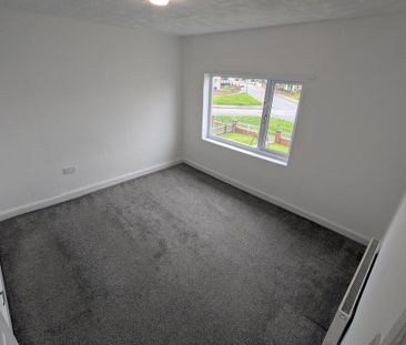 3 bedroom end of terrace house to rent - Photo 3