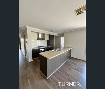 Modern 4 bedroom family home. - Photo 5