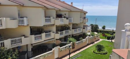 Alquiler de chalet adosado en Calle Niebla - Photo 2