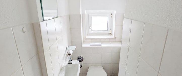 ++ frisch renovierte 2-Raum-Wohnung - mit Tageslichtbad & Gartenoption in Reinsdorf ++ - Photo 1