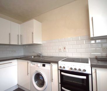 1 bed First Floor Flat for rent - Photo 2