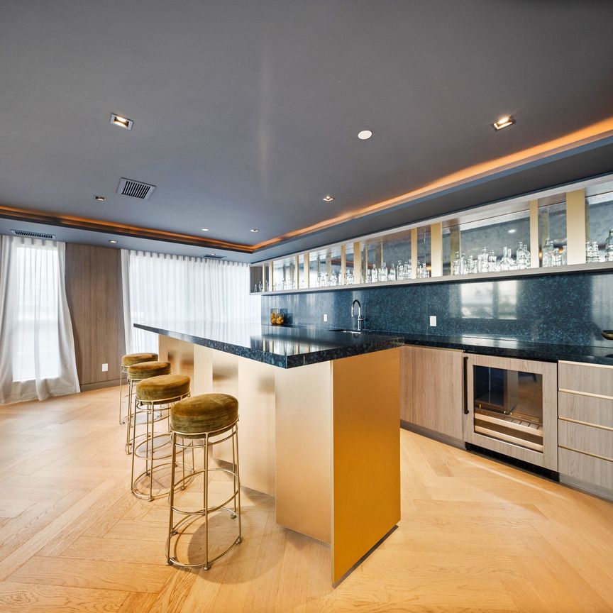 For Lease - 405 Dundas Street Unit# 813, Oakville, Ontario - Photo 1