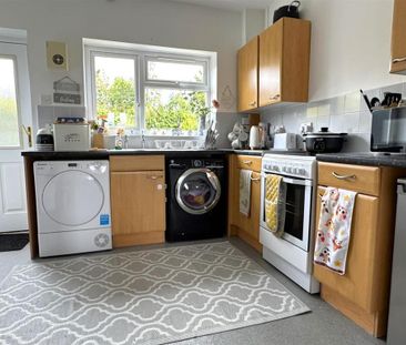 3 bedroom semi-detached house to rent - Photo 4