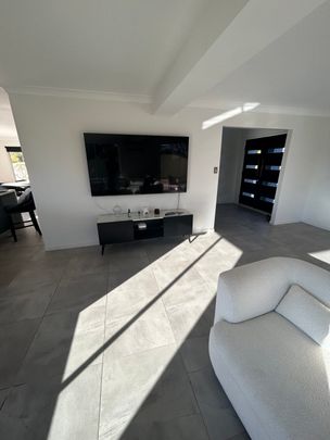 Shared large house, backing onto a bird nature reserve. - Photo 1