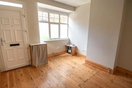 2 bedroom end of terrace house to rent - Photo 4
