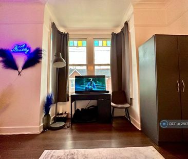 1 bedroom in a flat share to rent - Photo 5