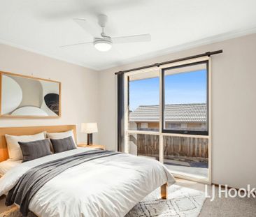 10 Sue Court, Hampton Park VIC - Photo 2