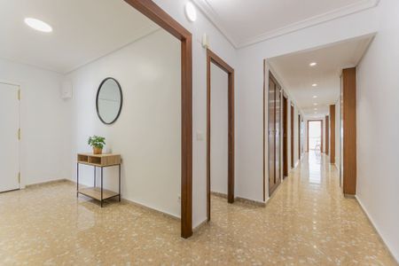 &nbsp;Spacious Double Room in Valencia - Photo 5