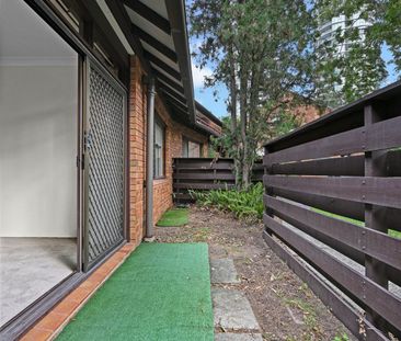 Spacious ground floor apartment in a leafy location - Photo 6