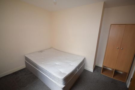 3 bedroom apartment to rent - Photo 2