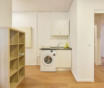 Room in a shared 6-bedroom apartment for rent in Lisbon, bills incl... - Photo 5