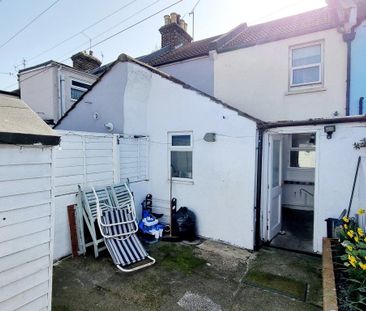 Allfrey Road, Eastbourne - Two-bedroom terraced house - Photo 1