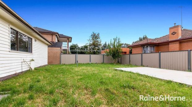 Spacious 4 Bedroom House - Photo 1