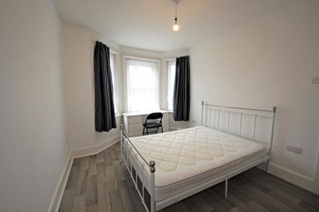 4 bedroom detached house to rent - Photo 5