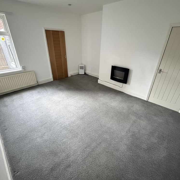 2 bedroom ground floor flat to rent - Photo 1