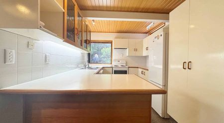 CASHMERE - 2 BEDROOMS, 1 BATHROOM, HEATPUMP, DOUBLE GARAGE - Photo 3