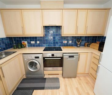 2 bedroom flat to rent - Photo 3