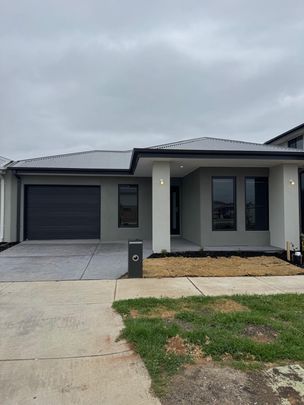 355A Centre Road, Berwick VIC 3806 - House For Rent | Domain - Photo 1