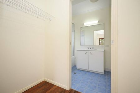 Fully Airconditioned - No Carpet - Rear Access - Large Corner Block - Photo 5