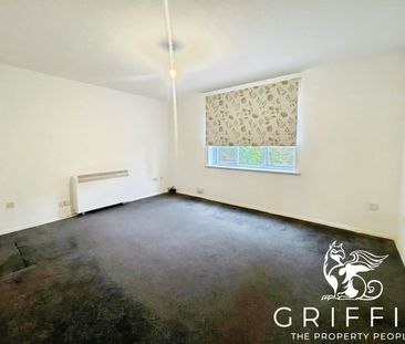 Ashford Court, Overcliff Road, Little Thurrock, RM17 - Photo 2