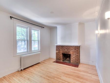 4542 Av. Earnscliffe - Photo 3