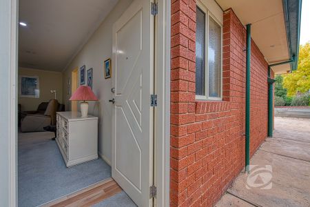 NARRE WARREN NORTH LIVING - Photo 2
