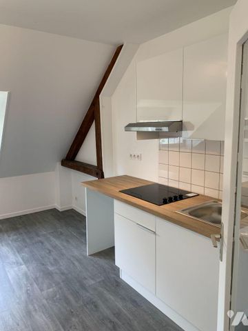 A louer, Gorron centre, au calme et lumineux : au second étage, appartement de 5 pièces entière... - Photo 2