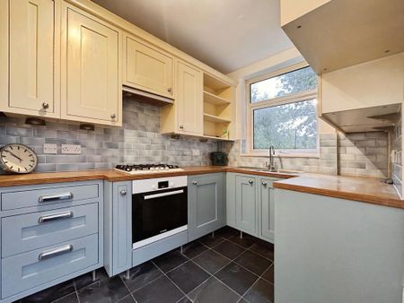3 bedroom semi-detached house to rent - Photo 2