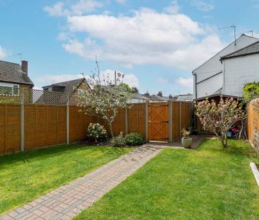 4 bedroom semi-detached house to rent - Photo 5