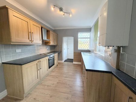 3 bedroom House To Let - Photo 2