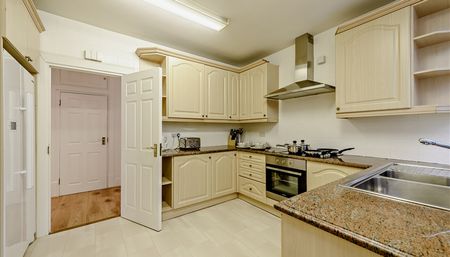 Luxurious 3-Bedroom Apartment with Stunning Regent’s Park Views – St John’s Wood NW8 - Photo 2