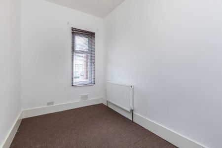 Price £1,800 pcm - Available 12/01/2026 - Unfurnished - Photo 4