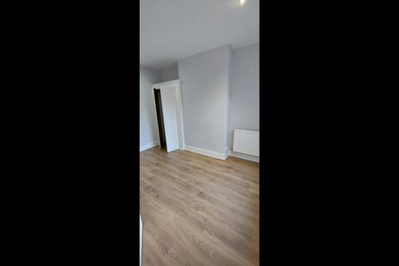 4 Bed Terraced House, Windmill Road, LU1 - Photo 2