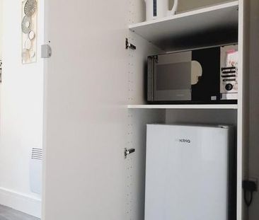 1 bedroom in a house share to rent - Photo 4