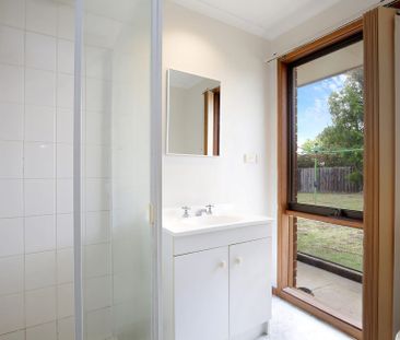 7 Freesia Court, Whittington - Photo 6