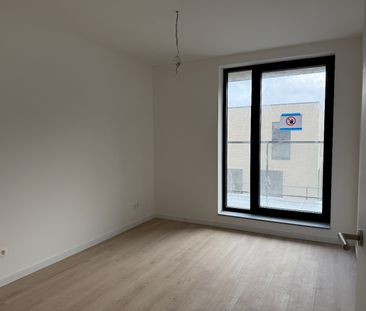 Instapklaar 2-slpk appartement met terras, autostplts en kelder - Photo 2