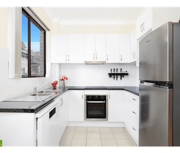 3 bedroom, Ground Floor Unit - Photo 3