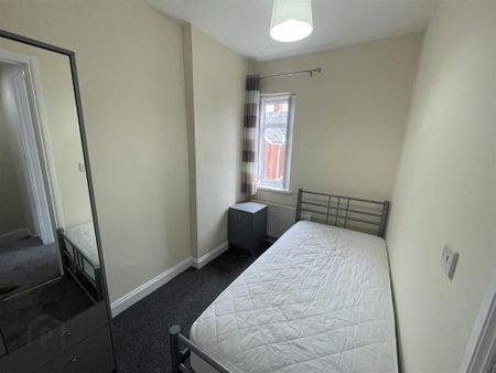 1 Empire Parade, Belfast, BT12 6GN - Photo 3