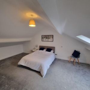 2 Bed Flat, Bell Hill Road, BS5 - Photo 2