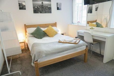 1 bedroom in a house share to rent - Photo 3