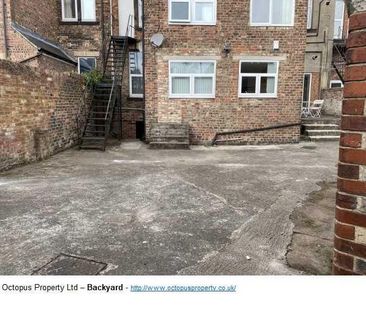 1 bedroom in a flat share to rent - Photo 1