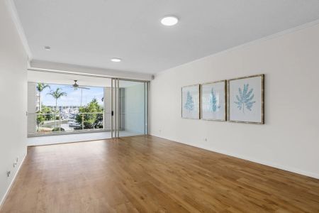 Waterfront Three Bedroom Apartment - Photo 2