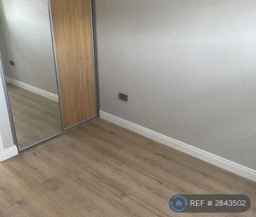 3 bedroom end of terrace house to rent - Photo 4