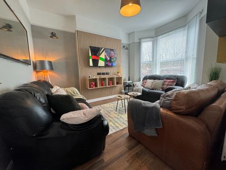 6 Bed End Terrace, Penny Lane, L18 - Photo 3