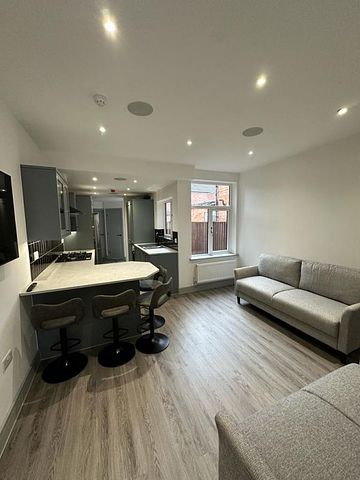 68 Oxford Street - Brand New 6 BedLoughborough - Photo 2